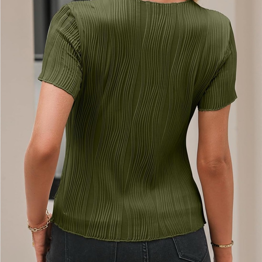 Olive Green Short Sleeve Textured Women's Top (XXL) - Picture 2 of 4